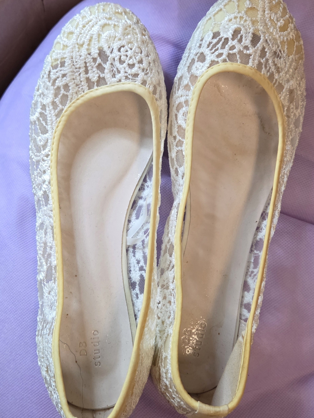 Women's Cream Lace Ballet Flats with Soft Yellow Trim Size 9 Nwot